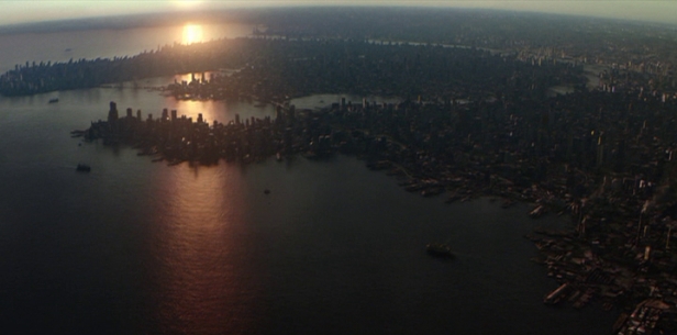Tomada aérea de Gotham City a partir do norte. Em "Batman Begins".