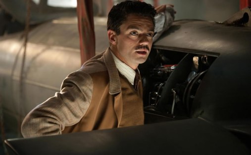 Howard Stark em O Primeiro Vingador. 
