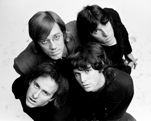 The Doors: banda de sonoridade única até hoje. Manzareck é o do topo à esquerda.