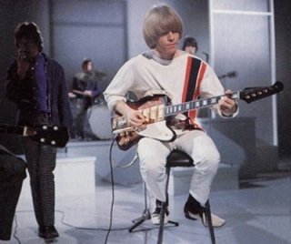 Brian Jones gostava de guitarras diferentes.