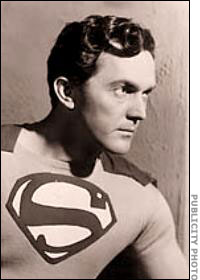 Kirk Alyn foi o primeiro Superman de carne e osso das telas.