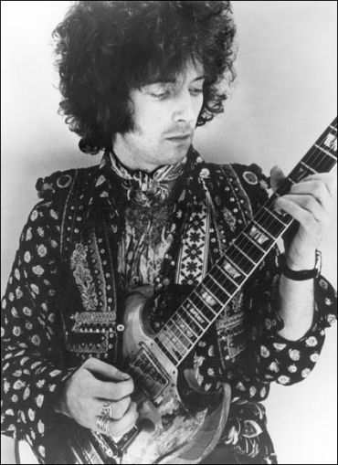 Eric Clapton em seu esplendor psicodélico em 1967.