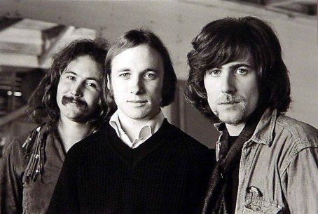 O trio original, sem Young: Crosby, Stills and Nash.