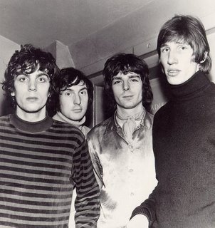 O Pink Floyd em sua primeira encarnação, com Syd Barrett (esq.), Nick Mason, Richard Wright e Roger Waters.