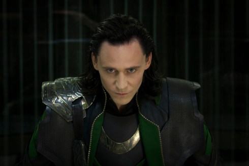 Loki continua aparecendo nos filmes dos Vingadores.