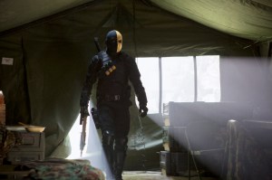 Arrow-S01E05-Damaged-05 Deathstroke