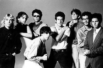 titas originais posando