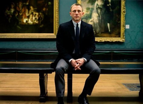 Daniel Craig como James Bond. 