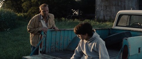 Jonathan Kent e Clark adolescente: boas bases para a formação moral do herói.