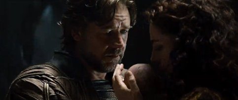 Jor-El e Lara se despendem do bebê Kal-El: bom lado emocional.