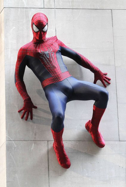 O Homem-Aranha: detalhes do "novo" uniforme.