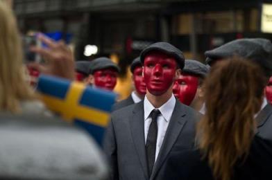 Detalhe dos mascarados.