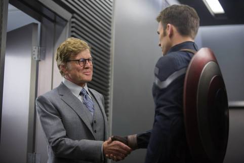 Alexander Pierce (Robert Redford), o chefe da SHIELD, com o Capitão.: Thriller político. 