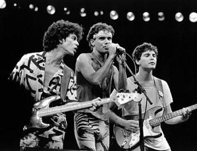 Dê, Cazuza e Frejat: ferocidade ao vivo.