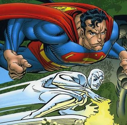 Superman (e o Surfista Prateado) na arte de John Romita.