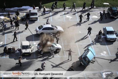 Dublês com captura de movimentos e braços abertos...