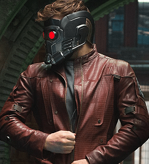 Star Lord com seu capacete.