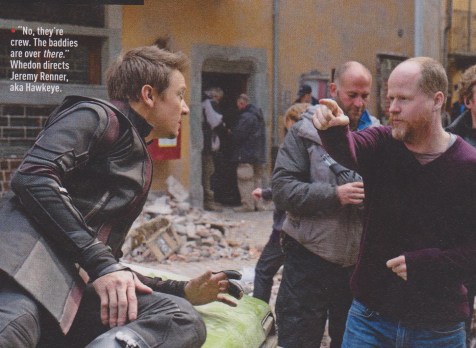 Joss Whedon (dir.) dirige Jeremy Renner em Era de Ultron. 