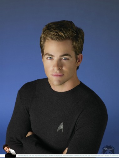 Chris Pine é Steve Trevor, não o Lanterna Verde. 