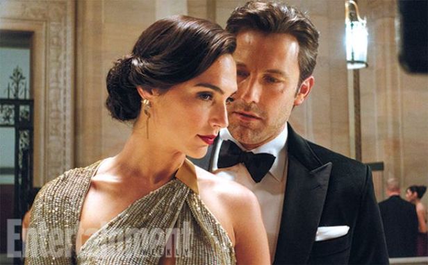 Diana Prince e Bruce Wayne saberão que são Mulher-Maravilha e Batman.