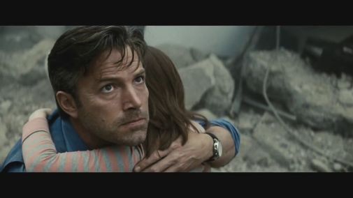 Bruce Wayne em meio à destruição de Metropolis: ódio ao Superman. 