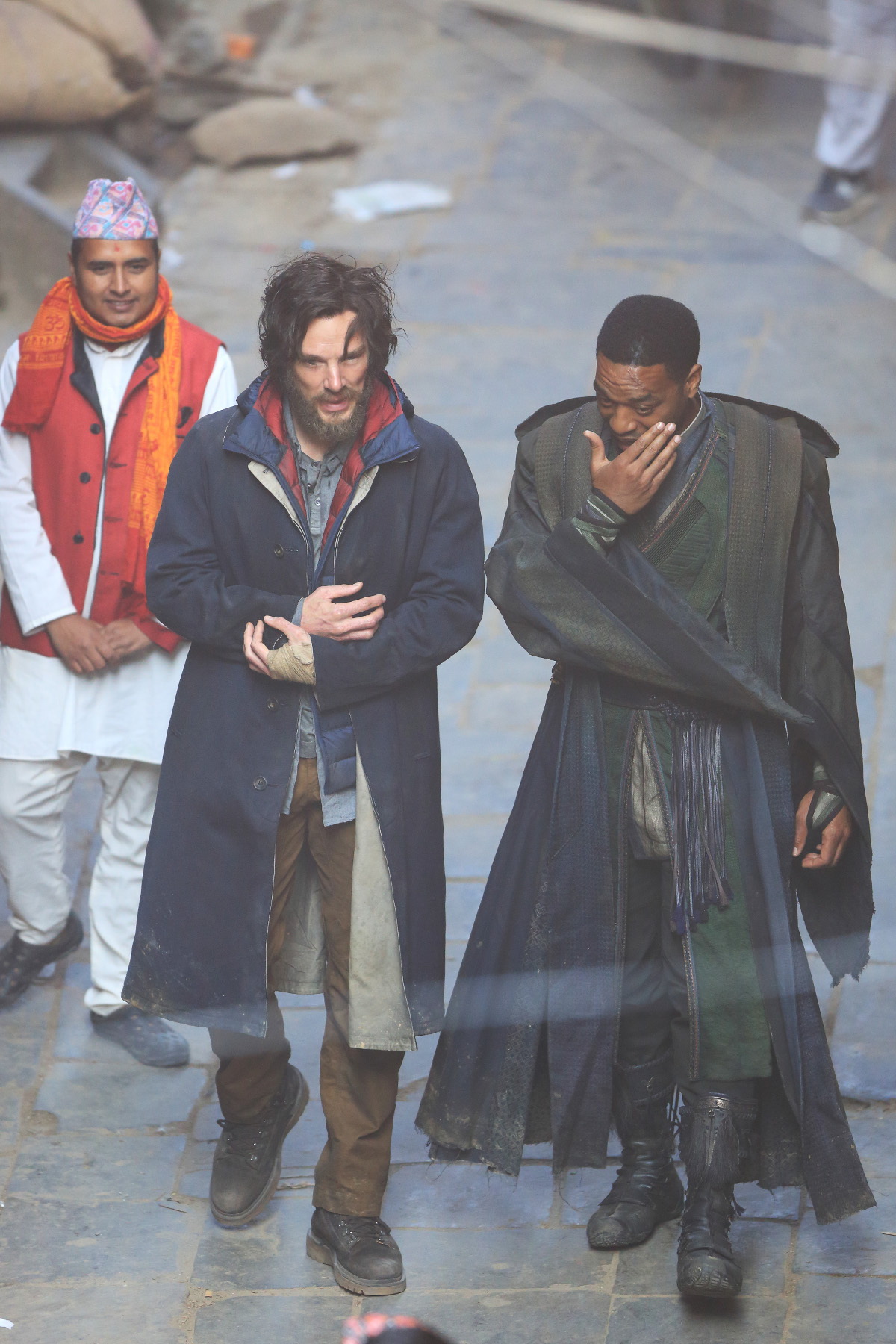 dr strange movie benedict cumberbatch and chiwetel ejiofor on set in nepal (complete)