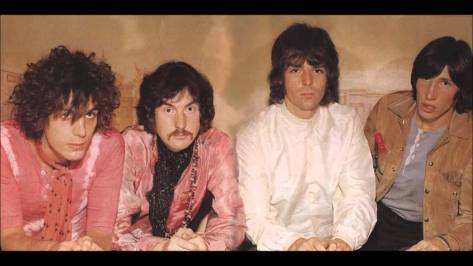 O Pink Floyd na época de seu estouro, em 1967: Barrett, Mason, Wright e Waters. 