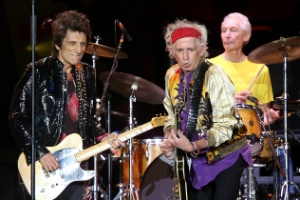 A comissão de trás, com Ron Wood, Keith Richards e Charles Watts.