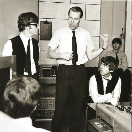 Instruindo os Beatles na sala de controle de Abbey Road.