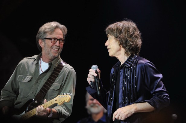 Eric Clapton e Mick Jagger no O2, em 2012: agora juntos em disco. 