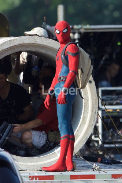 O Homem-Aranha nas filmagens de Homecoming.