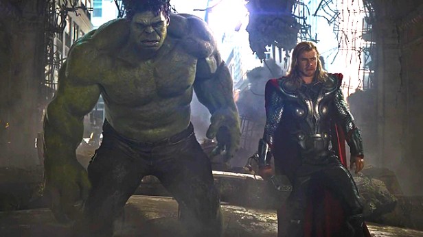 Hulk e Thor estão juntos em Ragnarok. 