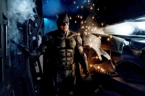 justiceleague-movie-batman-with-new-tatical-suit