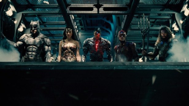 justice-league-trailer flying fox ship