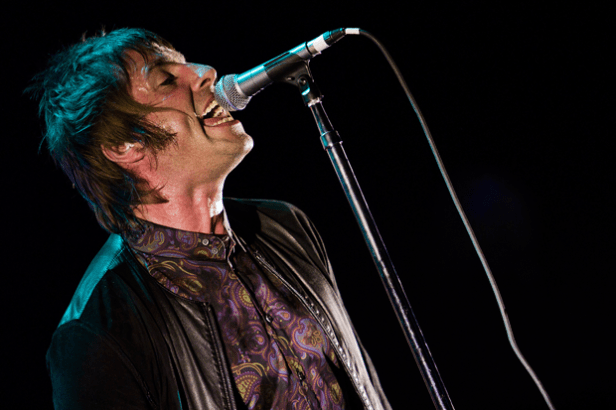 liam-gallagher singing beady eye