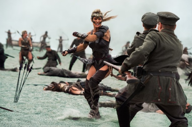 wonder woman movie antiope fighting against germany soldiers