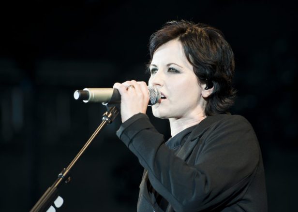 The_Cranberries dolores oriordan singing