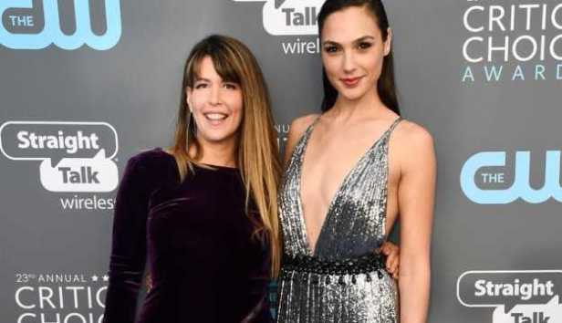 wonder woman patty jenkins and gal gadot at critics choics awards