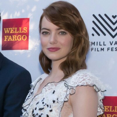 emma_stone,_justin_hurwitz,_damien_chazelle_(30116702391)_(cropped)572756640..jpg