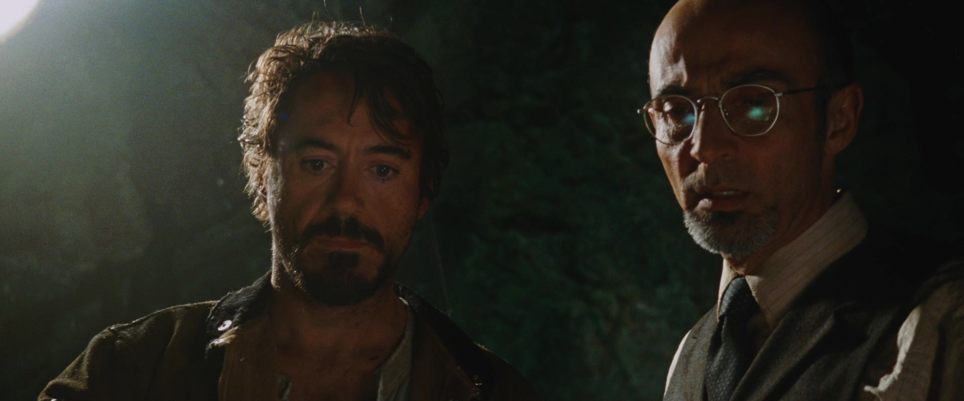 iron man Tony with HoYinsen in the cave