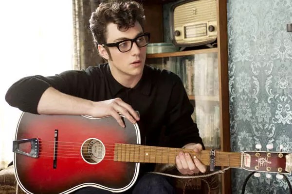 john lennon by aaron johnson in nowhere-boy (guitar scene)