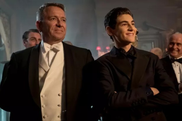 gotham alfred and bruce 4 season