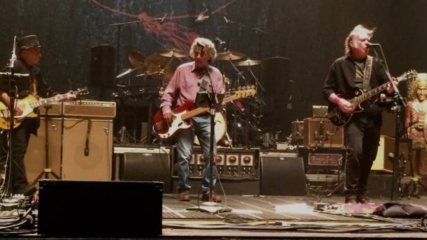 neil young and crazy horse 2018-05-01-nych-fresno