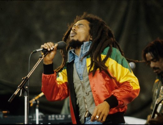 Bob-Marley singing 2