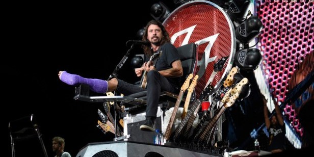dave-grohl-throne-1-med