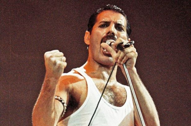 freddie mercury at live aid 1985 gallery-gettyimages-98601743