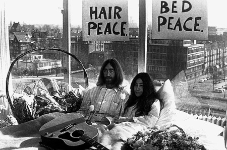 john-lennon-and-yoko-onos-bed-in-1969-2