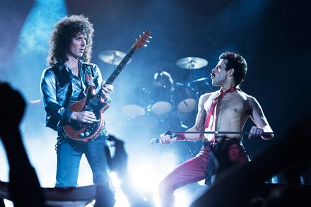 BOHEMIAN-RHAPSODY brian may and freedie mercury on stage