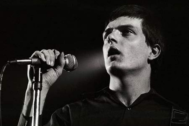 ian-curtis-singing.jpg